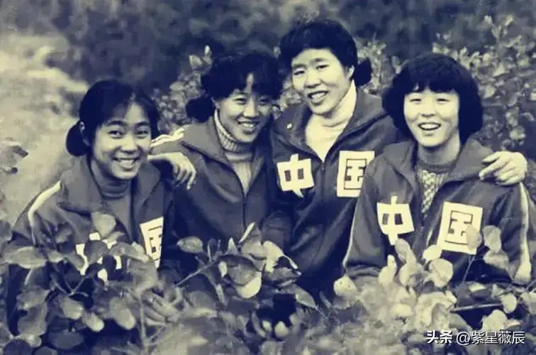 她是女排唯一5连冠，退役后经商嫁球迷丈夫，女儿考进清华成博士
