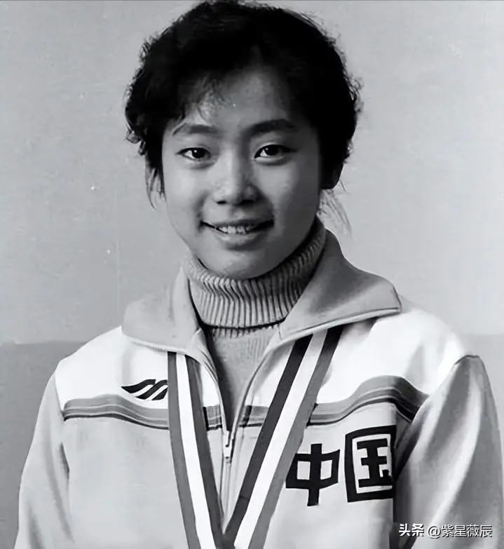 她是女排唯一5连冠，退役后经商嫁球迷丈夫，女儿考进清华成博士
