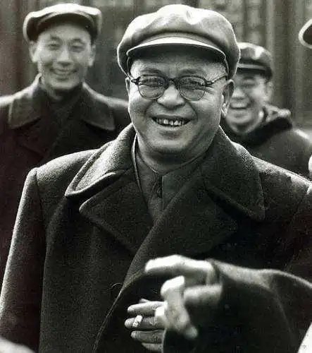 “把知识普及给人民”：吴晗与新中国的通俗文史读物