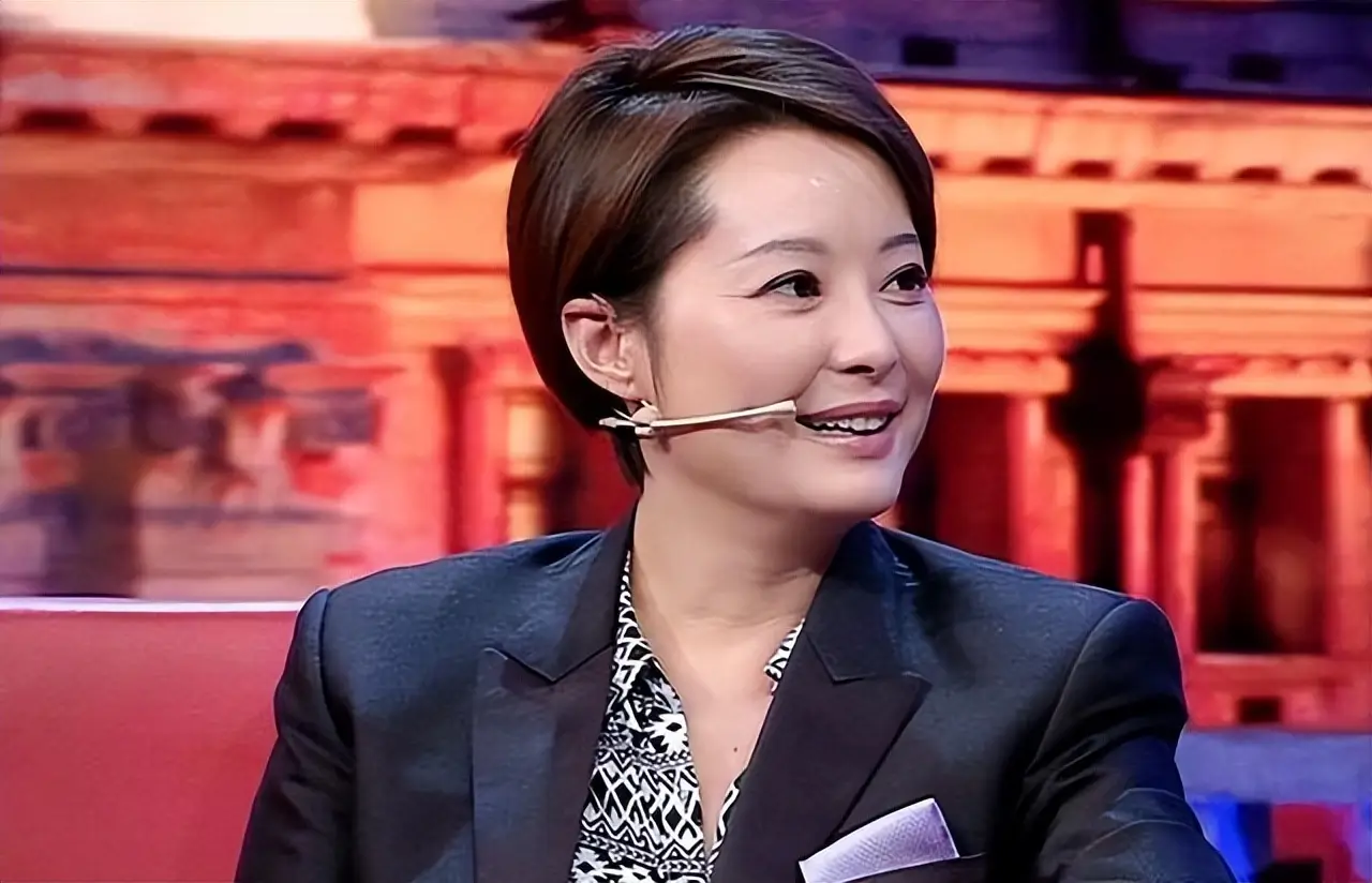 “婚姻疯子”袁立，徐威花800万为她买四合院，三婚却嫁鲜肉诗人