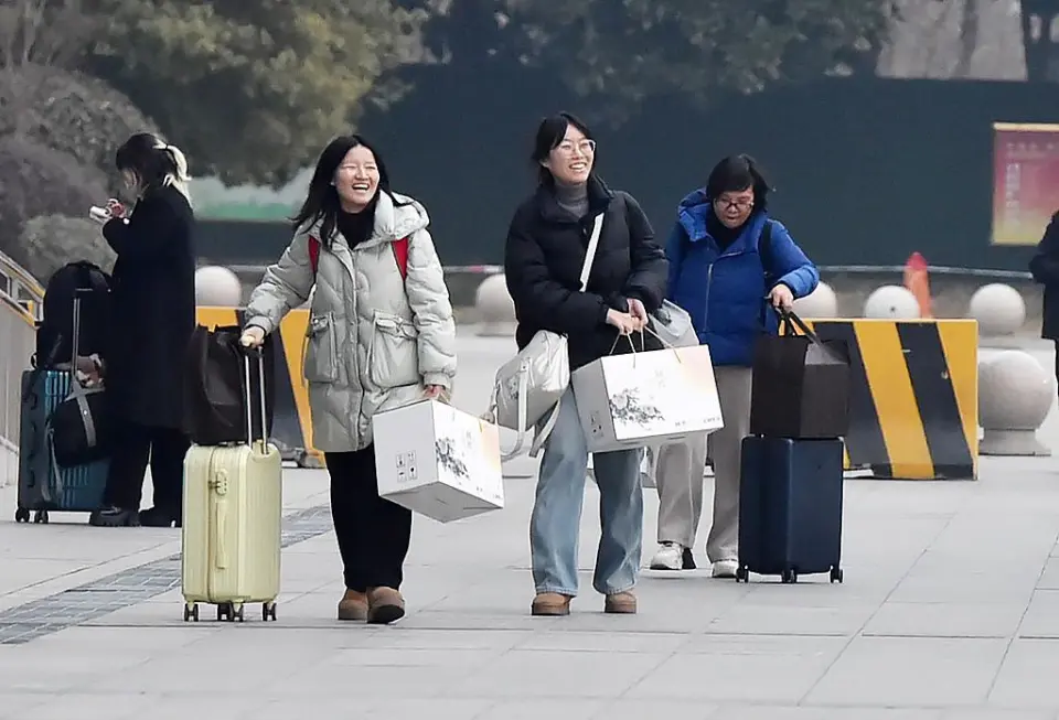 2025中国年｜回家的路：定格春运路上的灿烂笑容
