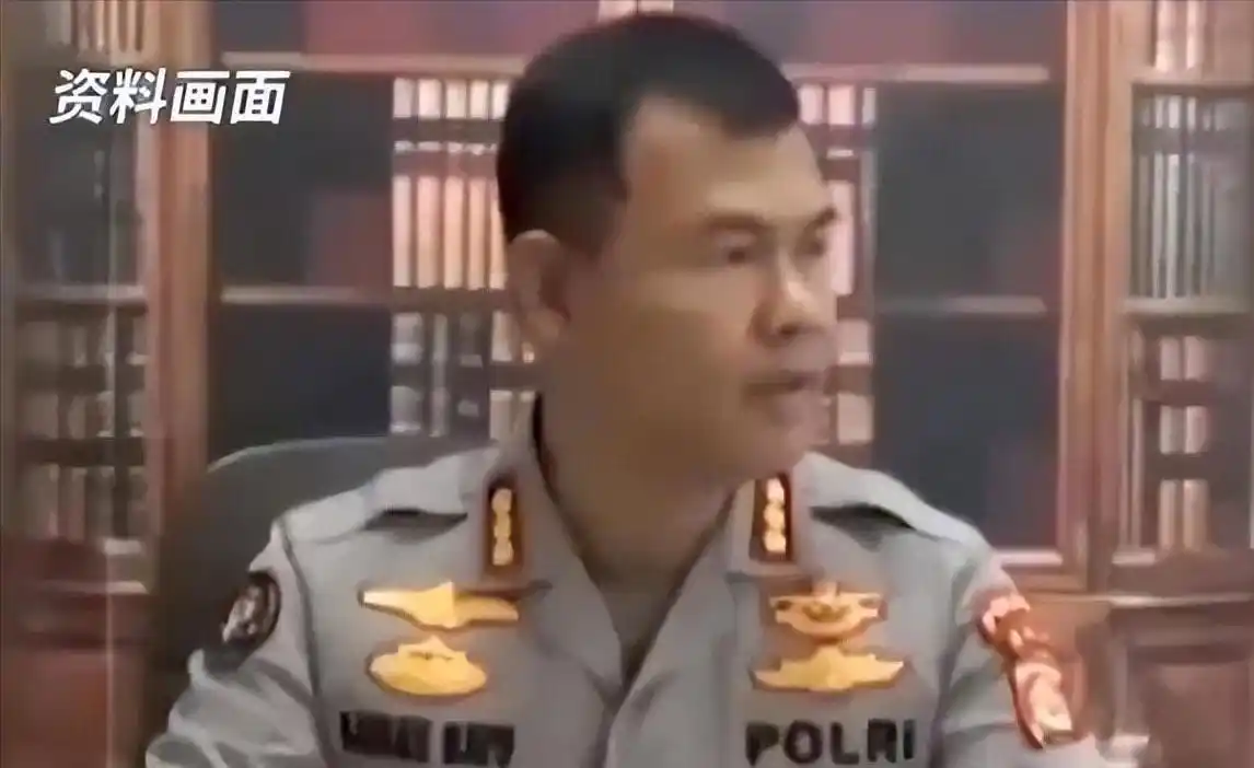 邓丽君在医院逝世，记者近距离拍摄遗体，发现令人震惊的场景