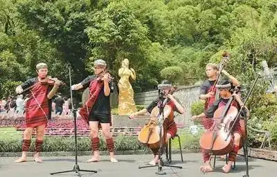 邓丽君在医院逝世，记者近距离拍摄遗体，发现令人震惊的场景