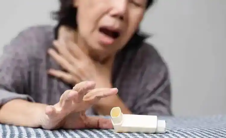 邓丽君在医院逝世，记者近距离拍摄遗体，发现令人震惊的场景