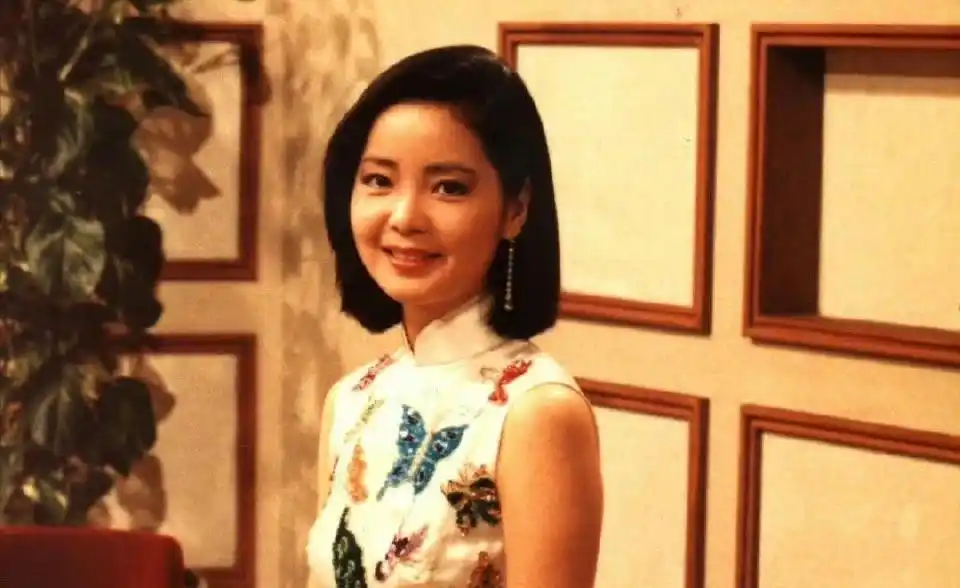 邓丽君在医院逝世，记者近距离拍摄遗体，发现令人震惊的场景