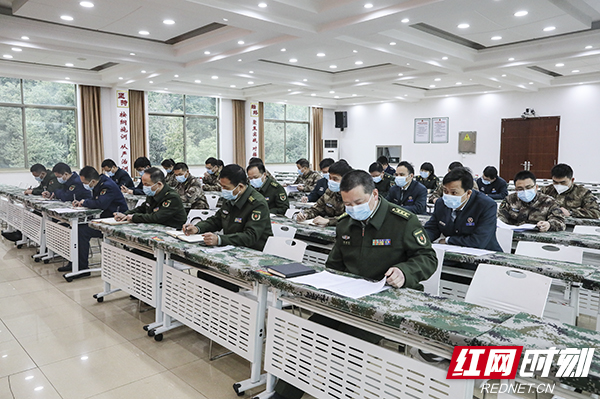 株洲军分区举办新闻骨干集训为“兵记者”加钢淬火