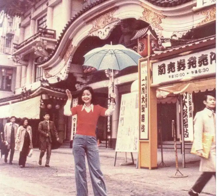 1995年邓丽君意外去世，母亲赵素桂却淡然说道：丽君走得正是时候