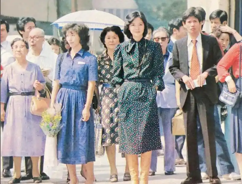 1995年邓丽君意外去世，母亲赵素桂却淡然说道：丽君走得正是时候
