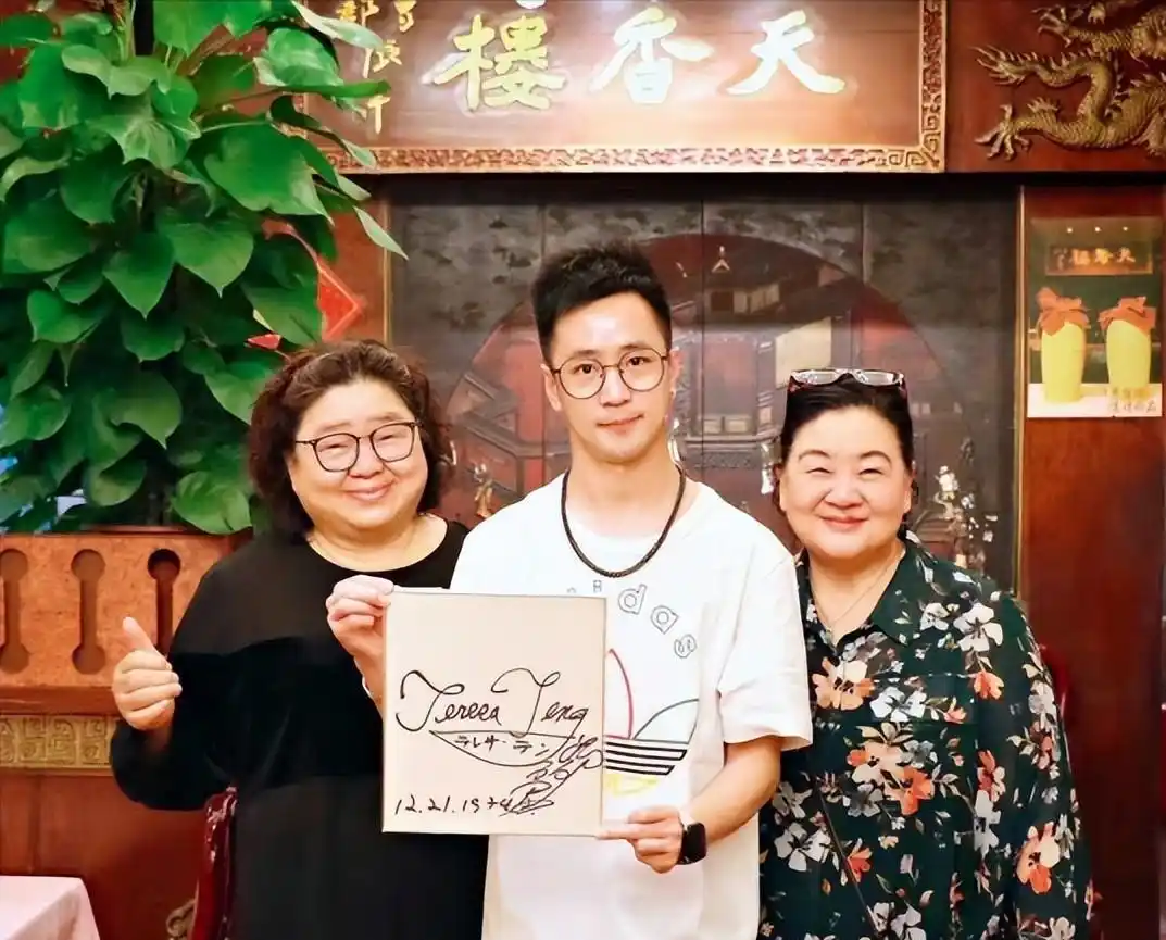 1995年邓丽君意外去世，母亲赵素桂却淡然说道：丽君走得正是时候