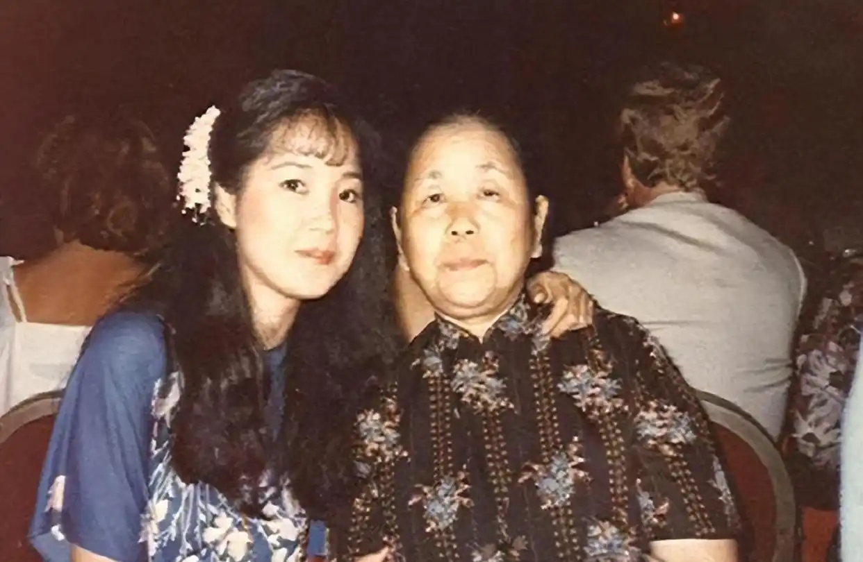 1995年邓丽君意外去世，母亲赵素桂却淡然说道：丽君走得正是时候