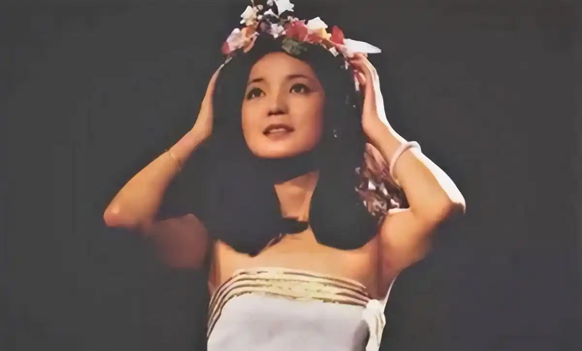 1995年邓丽君意外去世，母亲赵素桂却淡然说道：丽君走得正是时候