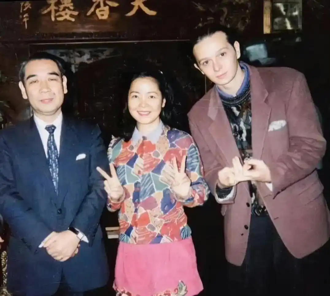 1995年邓丽君意外去世，母亲赵素桂却淡然说道：丽君走得正是时候