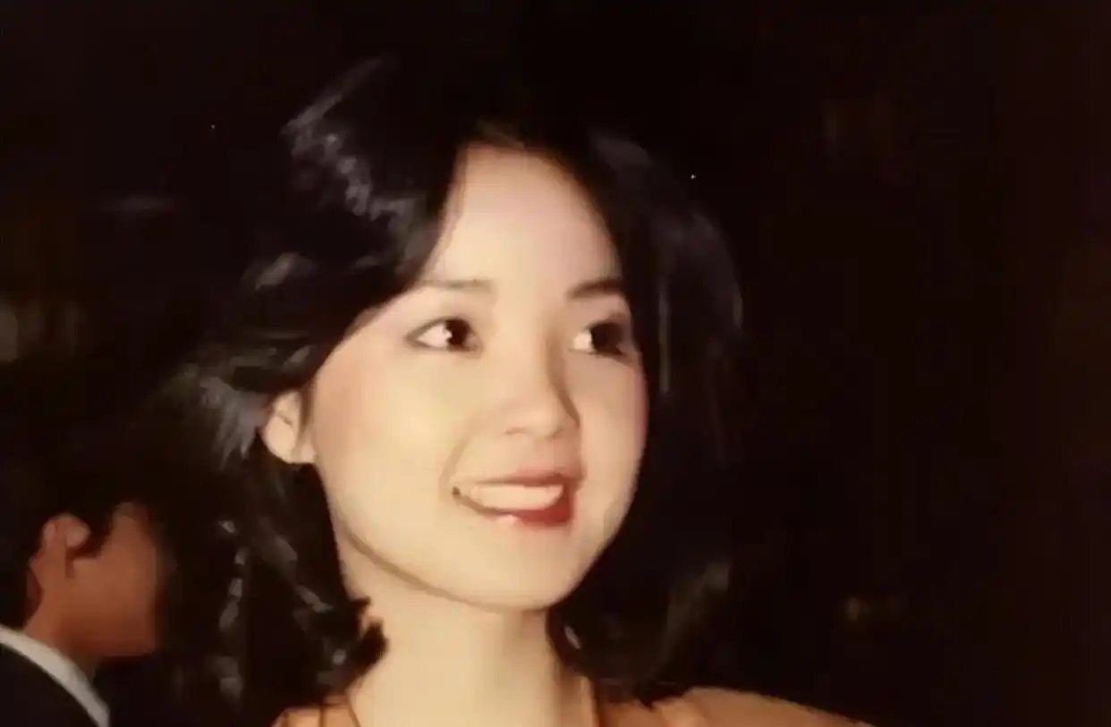 1995年，邓丽君离奇死于泰国，身边并无一人，死前痛苦喊“妈咪”