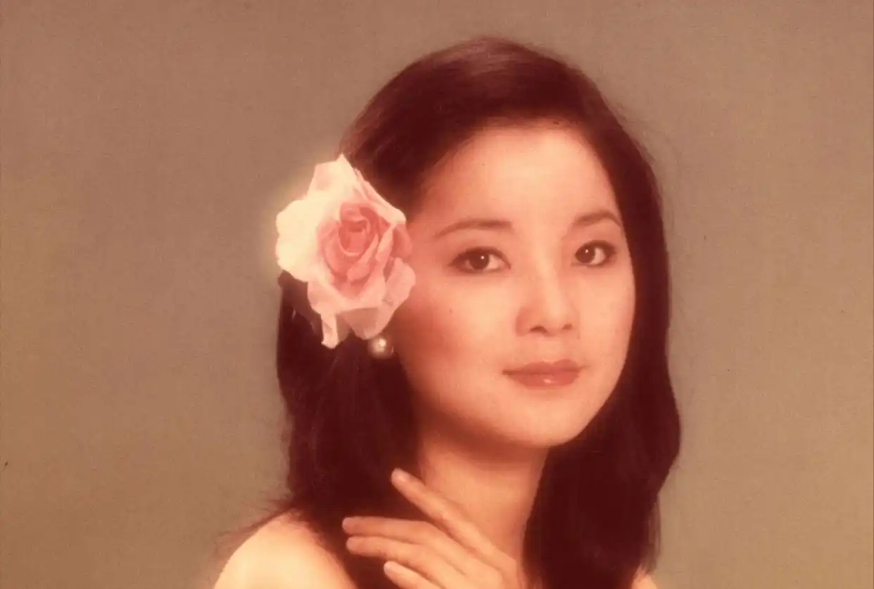 1995年，邓丽君离奇死于泰国，身边并无一人，死前痛苦喊“妈咪”