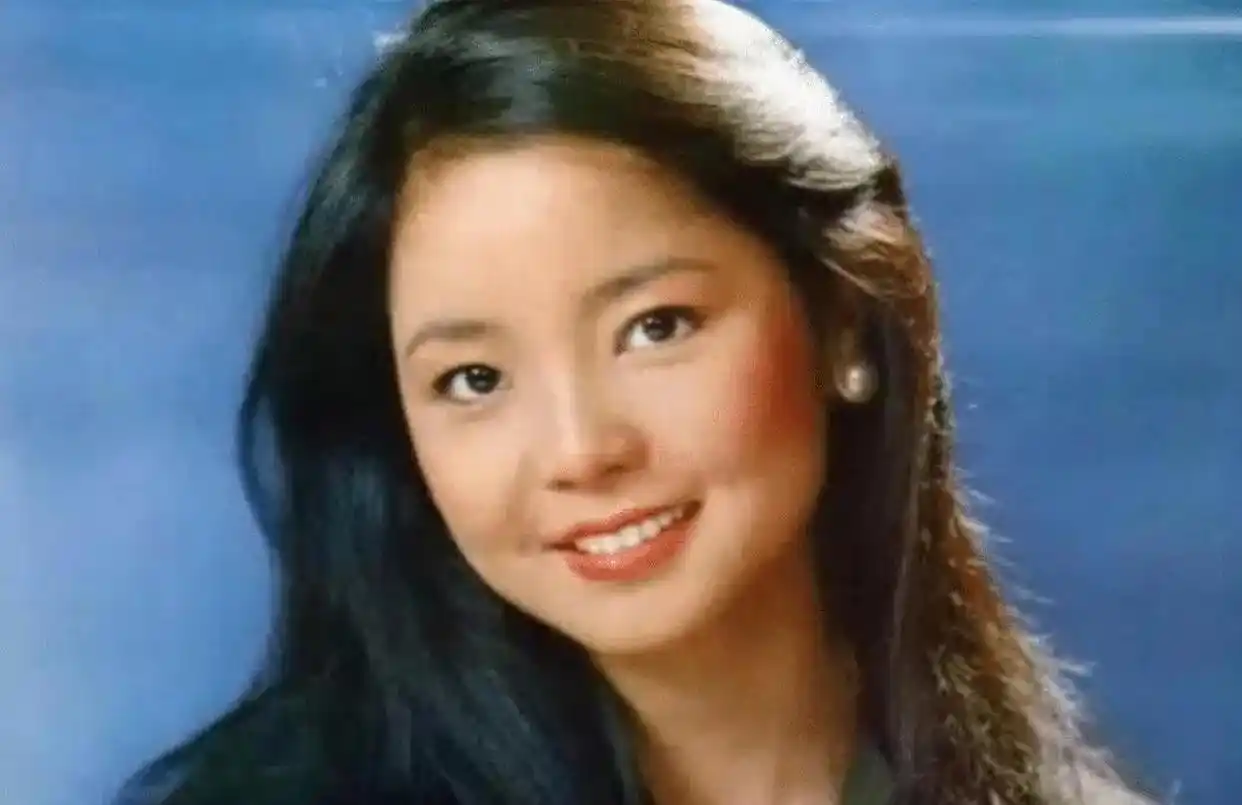 1995年，邓丽君离奇死于泰国，身边并无一人，死前痛苦喊“妈咪”