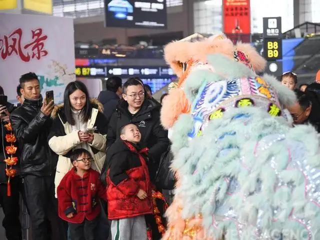 2025中国年｜春运启动：回家的路，就是最美的风景