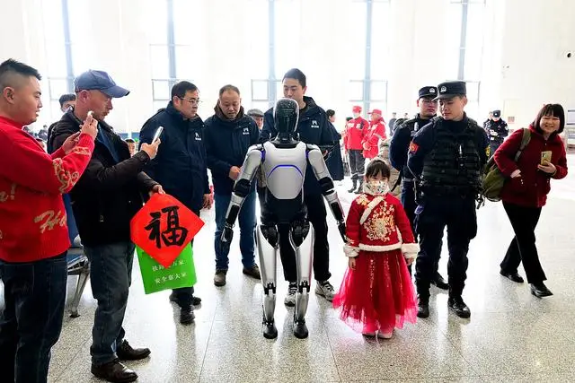 2025中国年｜春运启动：回家的路，就是最美的风景