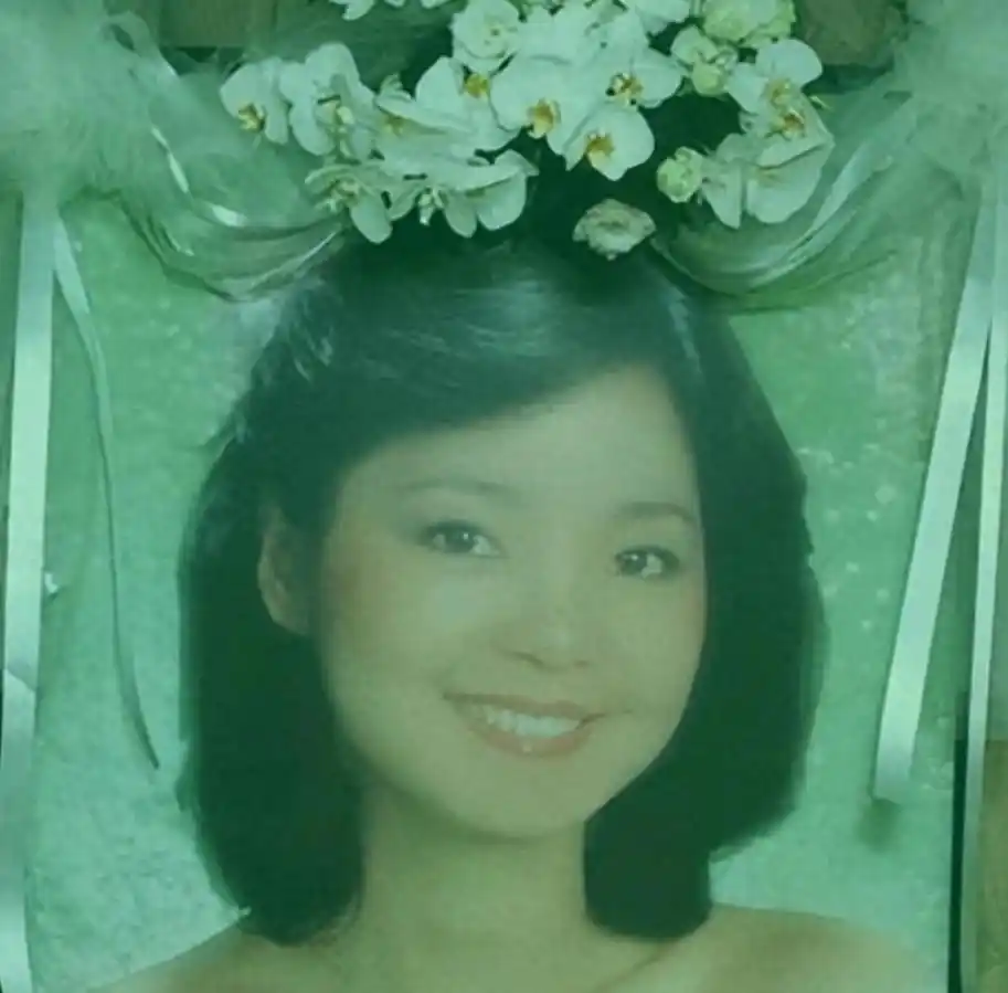 1995年，邓丽君意外去世！遗体现针孔红斑，多年后钟南山揭示真相