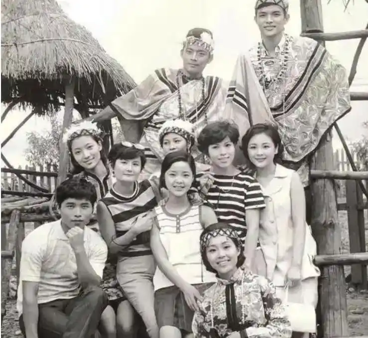 1995年，邓丽君意外去世！遗体现针孔红斑，多年后钟南山揭示真相