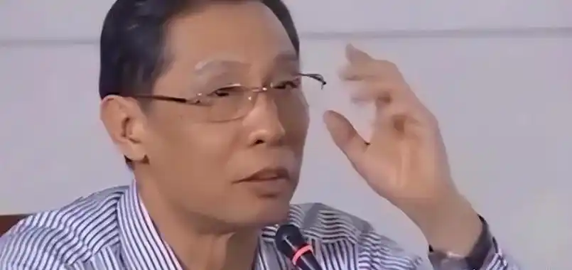 1995年，邓丽君意外去世！遗体现针孔红斑，多年后钟南山揭示真相