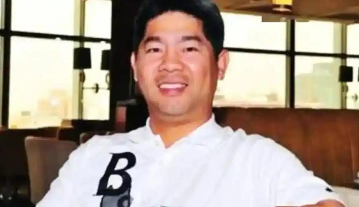 1995年，邓丽君意外去世！遗体现针孔红斑，多年后钟南山揭示真相