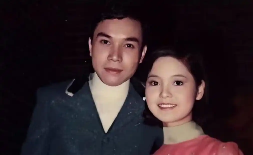1995年，邓丽君意外去世！遗体现针孔红斑，多年后钟南山揭示真相