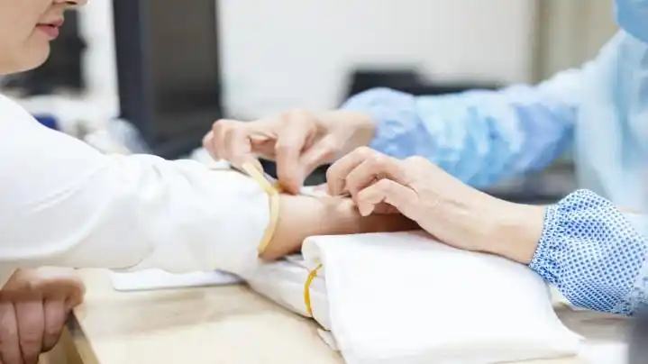 抽血时绑胳膊的橡皮管，是什么？