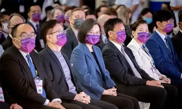 蔡英文现状：被党内批判