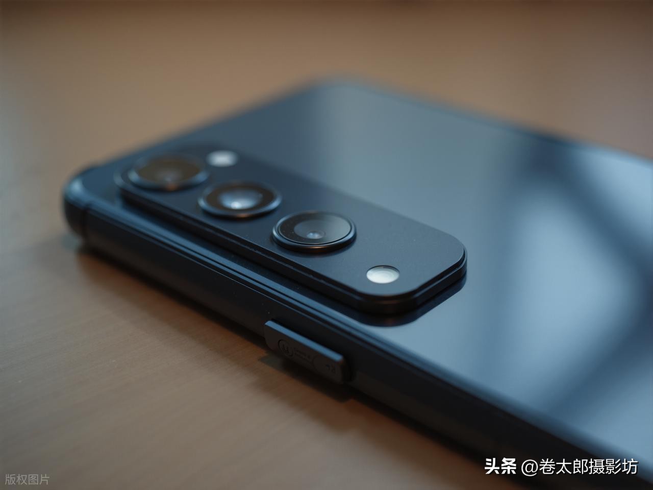 专业工具，都不会让人很“舒服”，所以专业相机不是大多数人的菜
