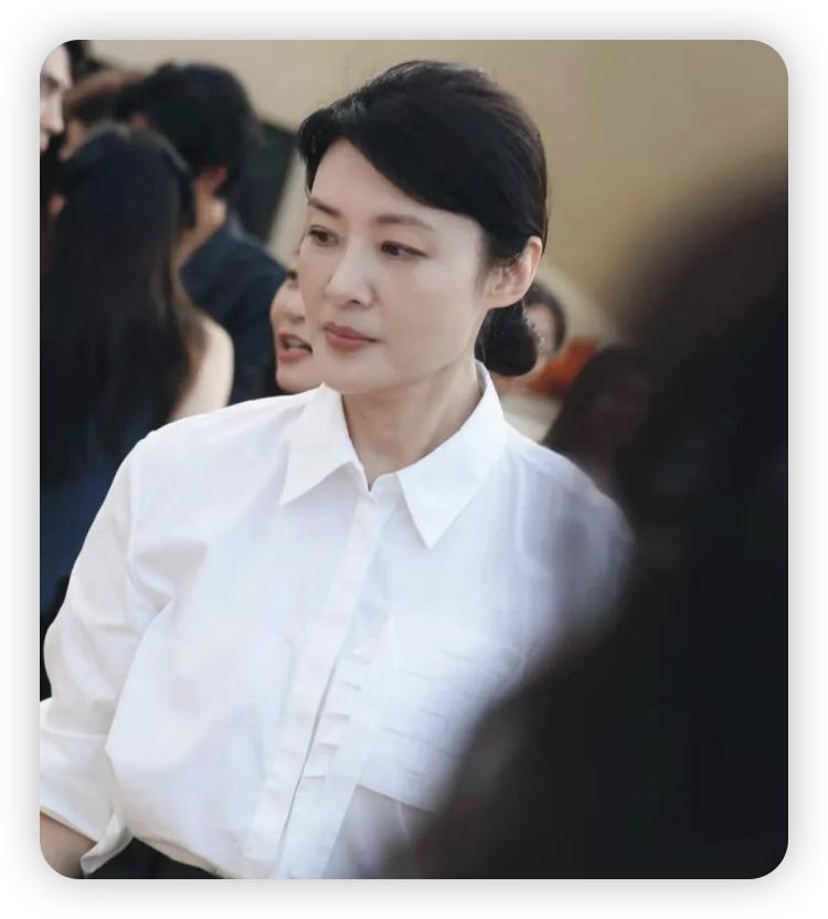 57岁周涛：成名后放弃初恋，转身嫁大8岁富商，如今生活怎样？