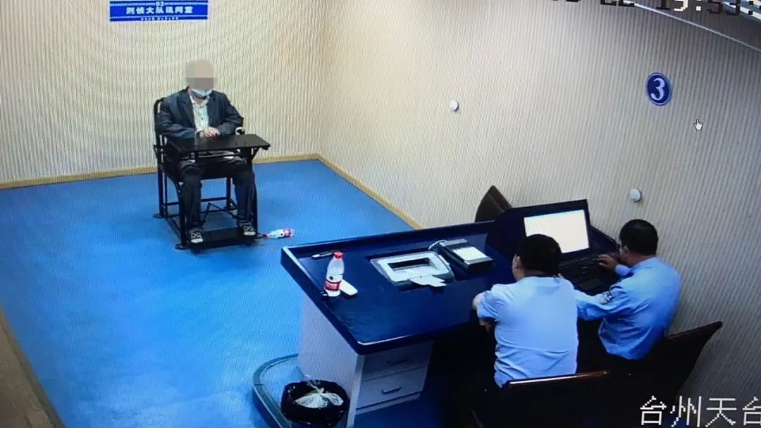 贵州少妇希望和已婚情人一同回家，却遭对方残忍杀害后抛尸，嫌犯逃亡18年后终于落网