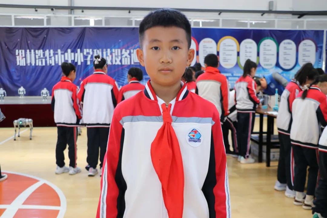 锡林浩特市中小学科技设备巡展活动开幕
