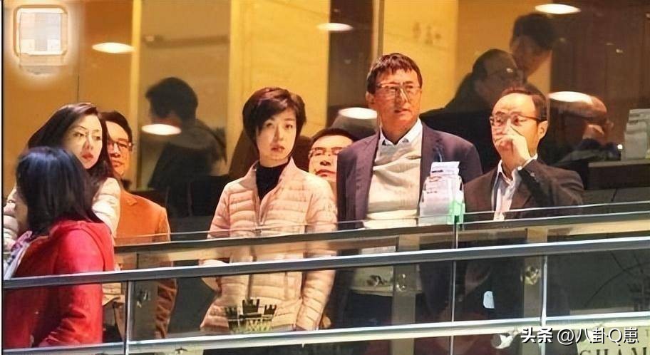 张怡宁徐威同框！64岁徐威开始衰老，44岁张怡宁依然娇艳，太唏嘘