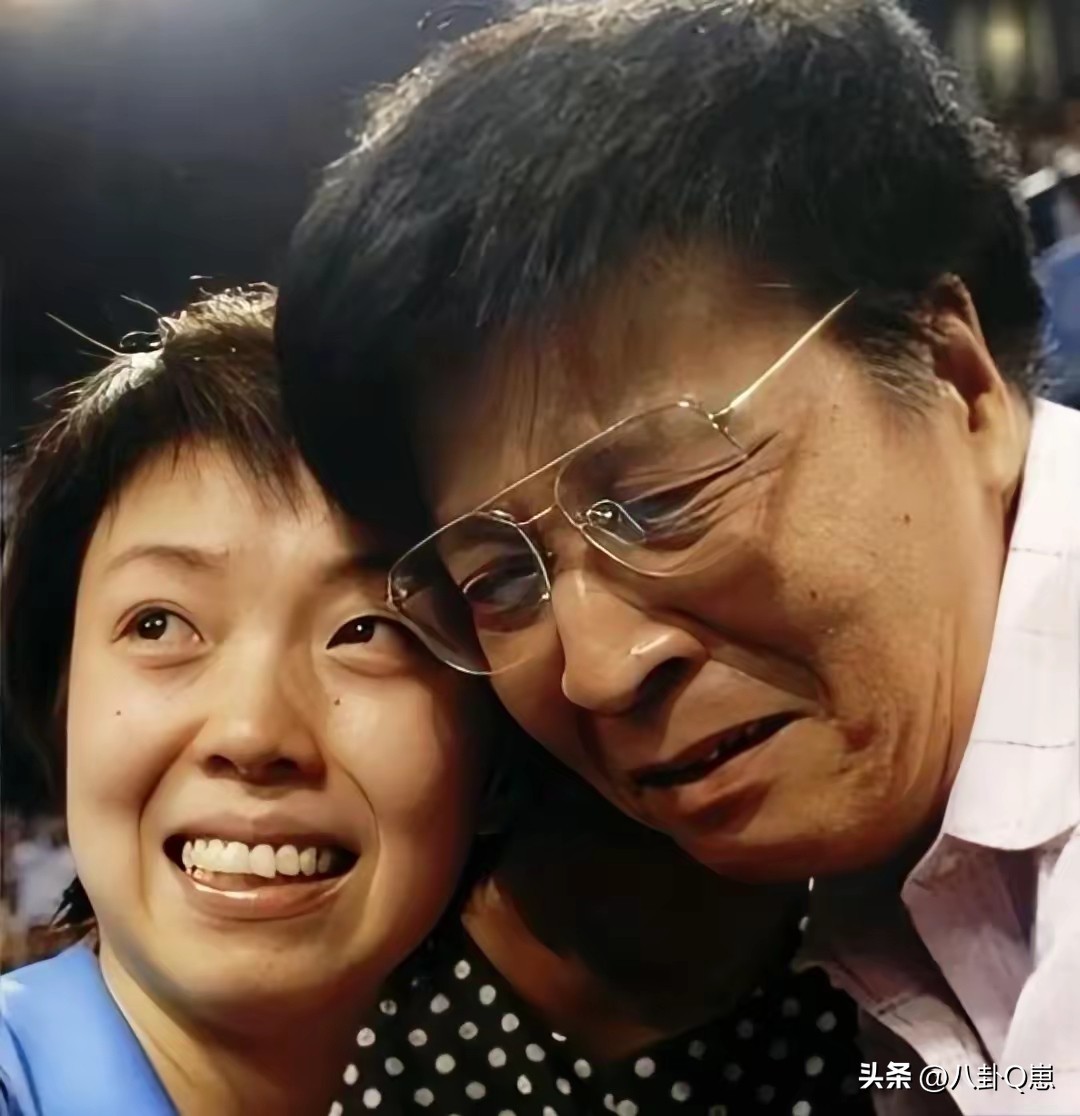 张怡宁徐威同框！64岁徐威开始衰老，44岁张怡宁依然娇艳，太唏嘘