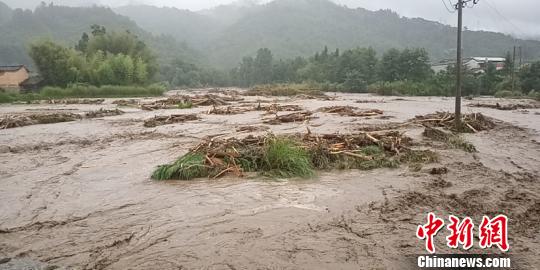 连日强降雨 云南腾冲突发山洪泥石流灾害