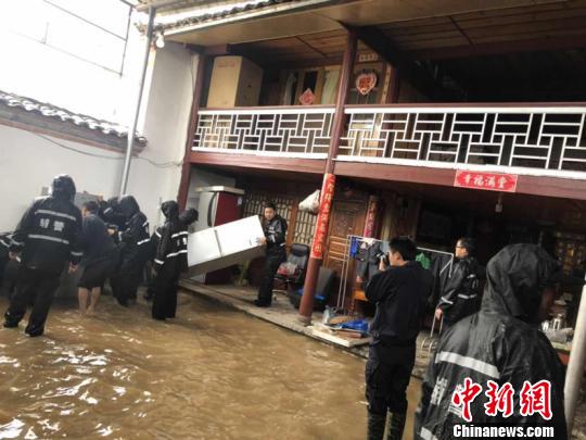 连日强降雨 云南腾冲突发山洪泥石流灾害