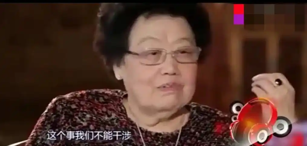 女富豪陈丽华罕见露面，80岁皮肤细腻保养好，二婚嫁小11岁迟重瑞