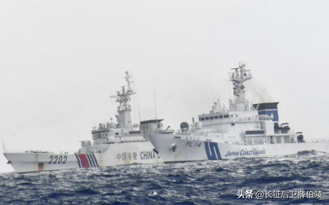 中日钓鱼岛对峙，中方警告驱离，日媒对华叫嚣，辽宁舰后方压阵