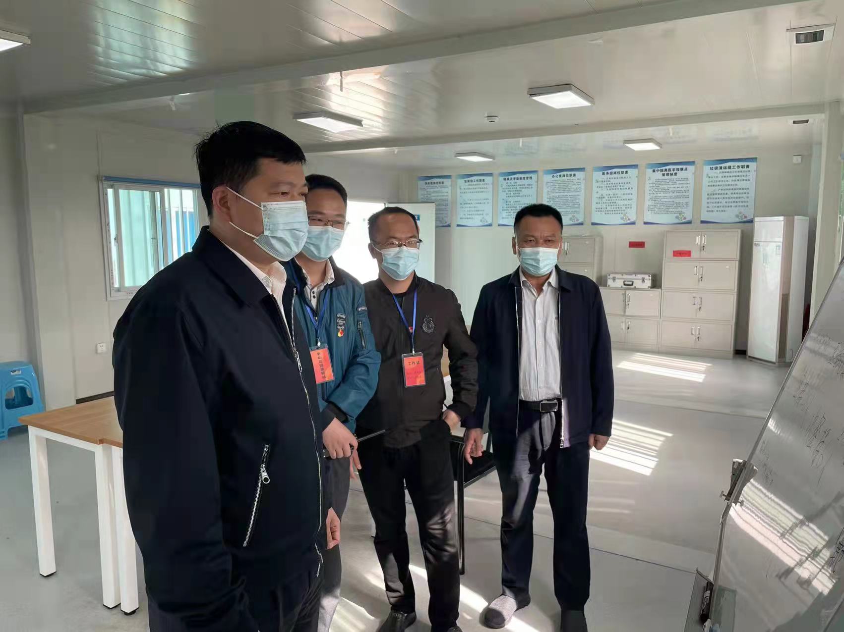 秀屿：严格落实各项疫情防控工作措施！郑松青赴卡口、企业、社区等地调研