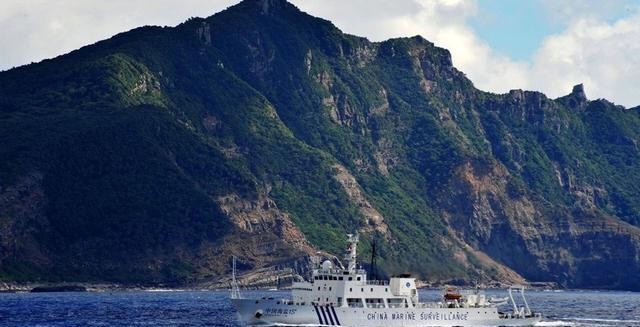 中国大驱赴钓鱼岛，日方喊话数次无果，眼睁睁看中方投下不明物体