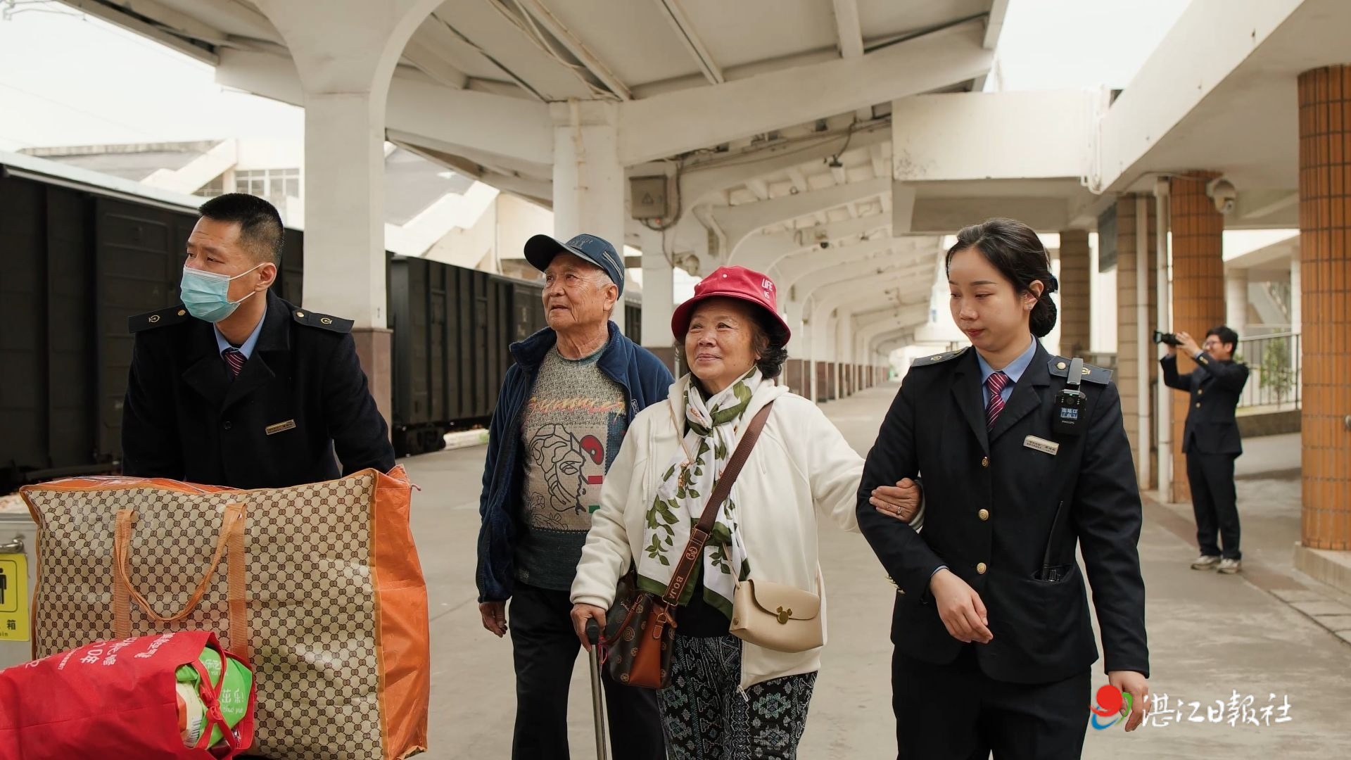 报小拍·春运｜春运温情启航！湛江火车站便民利民举措护航旅客安心返乡路