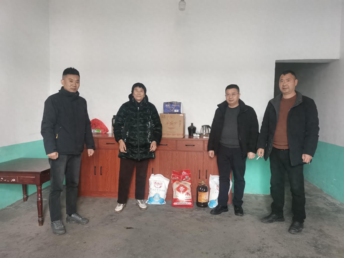 汉滨区五里工业集中区开展年底走访慰问活动