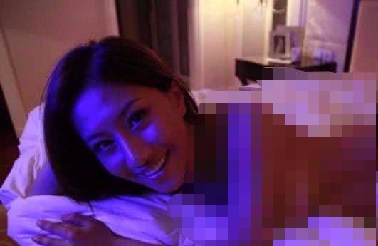 知名女星17张床上全裸照流出，她痛哭发声：是被经纪人强迫……