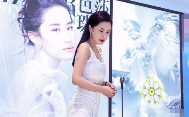 知名女星17张床上全裸照流出，她痛哭发声：是被经纪人强迫……