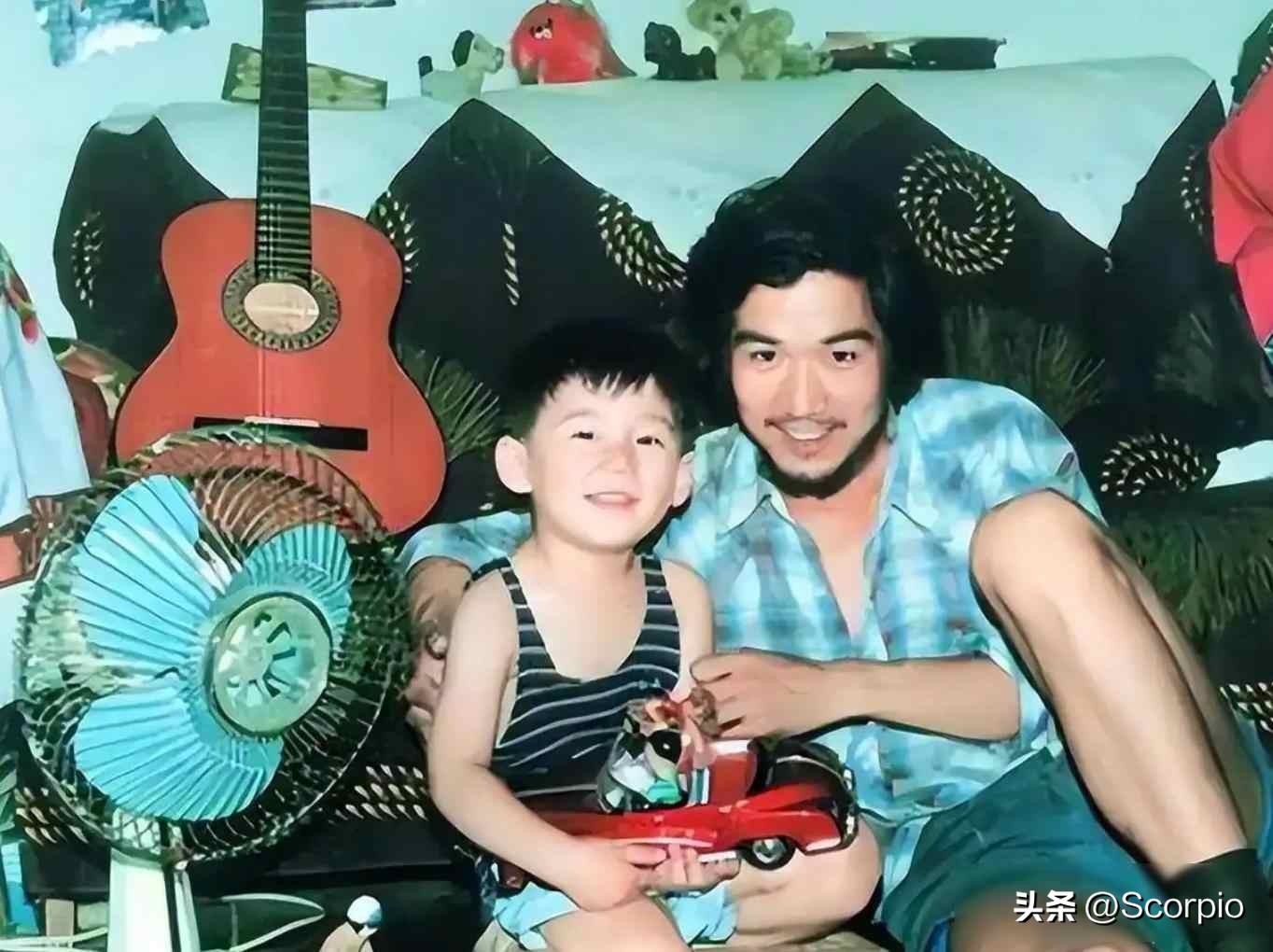 张国立70岁还在拍戏，儿子43岁躺平泰国，这父子俩到底在熬什么？