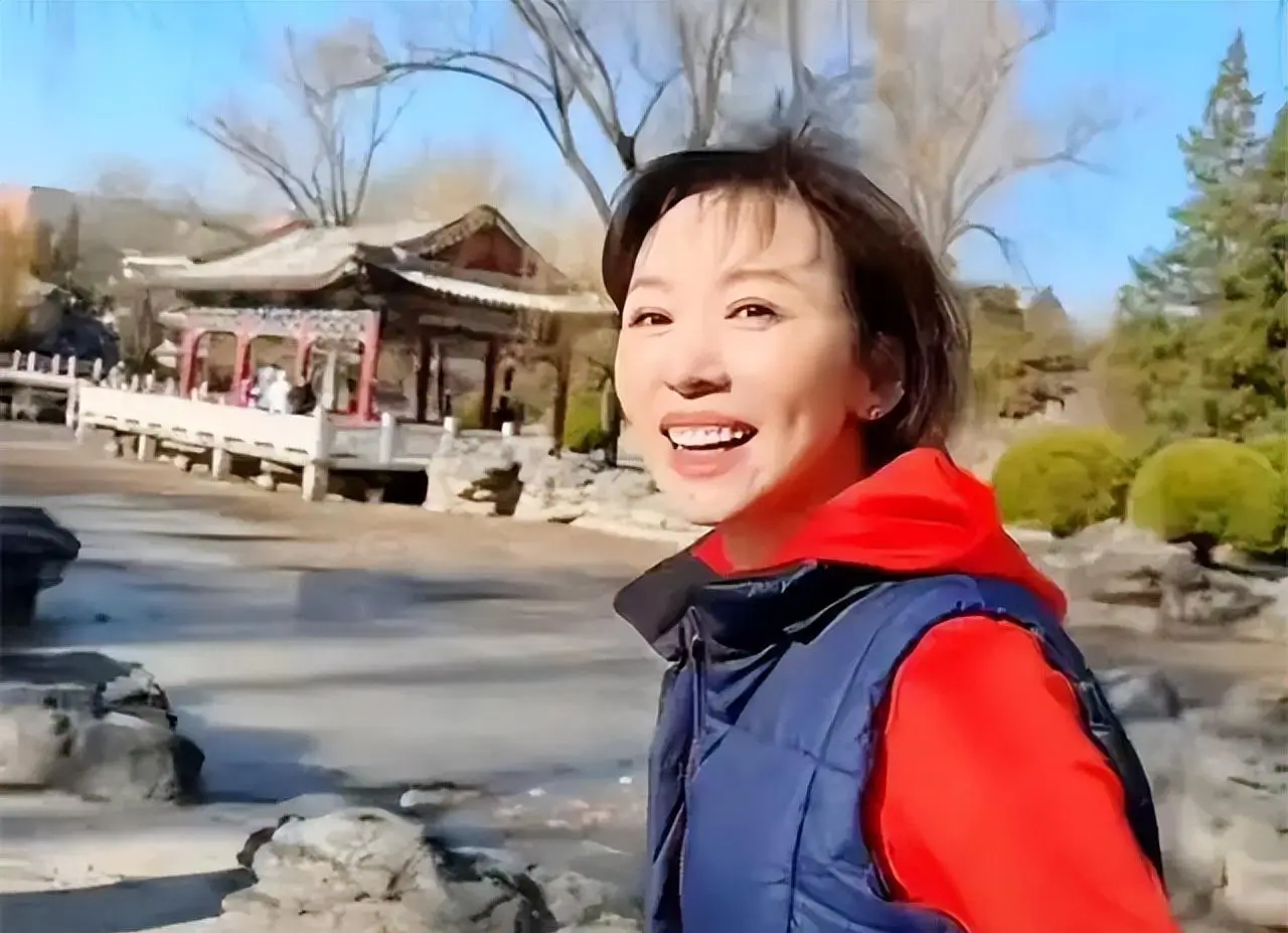 欧阳夏丹消失3年突然亮相，她离开央视后去哪里了？答案让人泪目