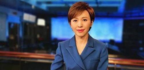 离开央视三年，欧阳夏丹拍视频街边采访遇尴尬，网友吐槽是路人甲