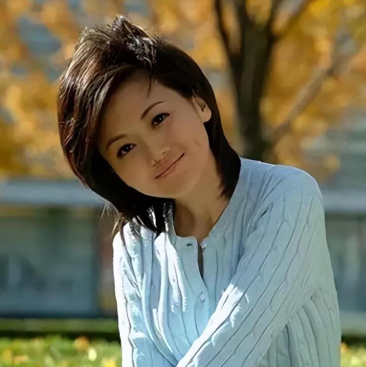 央视的美女主持涂经纬，不但活跃在荧屏上，还在专业上不断进取