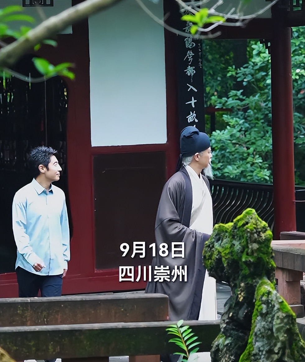 央视的美女主持涂经纬，不但活跃在荧屏上，还在专业上不断进取