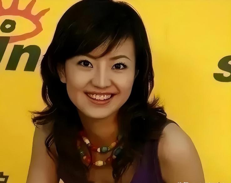 央视的美女主持涂经纬，不但活跃在荧屏上，还在专业上不断进取